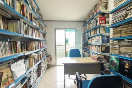 Casa para alugar com 700m², 6 quartos e 4 vagas Casa para alugar com 700m², 6 quartos e 4 vagasBiblioteca