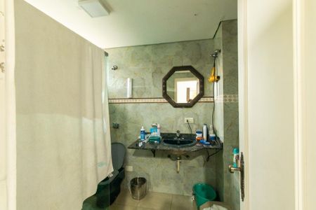 Casa para alugar com 700m², 6 quartos e 4 vagas Casa para alugar com 700m², 6 quartos e 4 vagasBanheiro da Suíte 1
