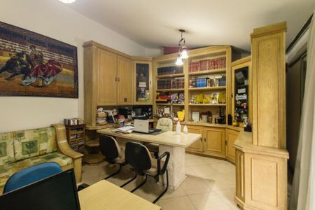 Casa para alugar com 700m², 6 quartos e 4 vagas Casa para alugar com 700m², 6 quartos e 4 vagasEscritório