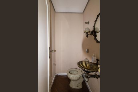 Casa para alugar com 700m², 6 quartos e 4 vagas Casa para alugar com 700m², 6 quartos e 4 vagasLavabo