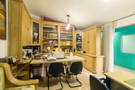 Casa para alugar com 700m², 6 quartos e 4 vagas Casa para alugar com 700m², 6 quartos e 4 vagasEscritório