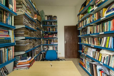 Casa para alugar com 700m², 6 quartos e 4 vagas Casa para alugar com 700m², 6 quartos e 4 vagasBiblioteca