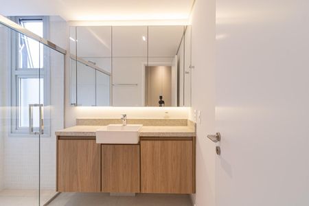 Apartamento para alugar com 78m², 1 quarto e 1 vaga Apartamento para alugar com 78m², 1 quarto e 1 vagaBanheiro da Suíte
