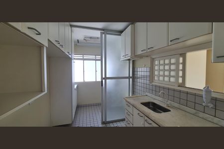 Cozinha de apartamento para alugar com 3 quartos, 77m² em Mansões Santo Antônio, Campinas