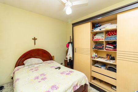 Casa à venda com 6m², 3 quartos e 2 vagasQuarto 1