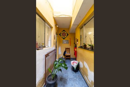 Casa à venda com 6m², 3 quartos e 2 vagasQuintal