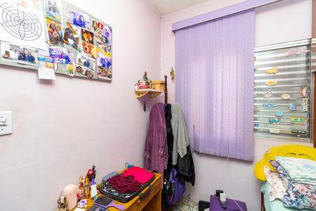 Casa à venda com 6m², 3 quartos e 2 vagasQuarto 2