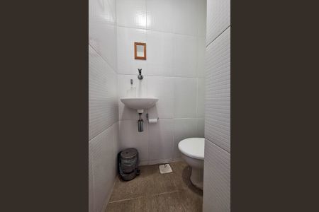 Casa para alugar com 300m², 5 quartos e 2 vagasBanheiro de serviço