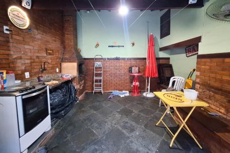 Casa para alugar com 300m², 5 quartos e 2 vagasQuintal