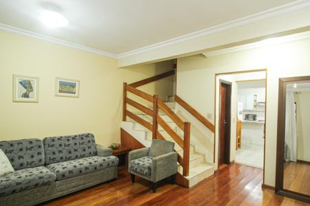 Casa à venda com 190m², 3 quartos e 2 vagasSala