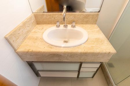 Casa de condomínio para alugar com 140m², 3 quartos e 2 vagasBanheiro da Suite