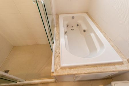 Casa de condomínio para alugar com 140m², 3 quartos e 2 vagasBanheiro da Suite