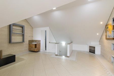 Casa de condomínio para alugar com 140m², 3 quartos e 2 vagasÁtico