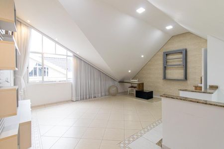 Casa de condomínio para alugar com 140m², 3 quartos e 2 vagasÁtico