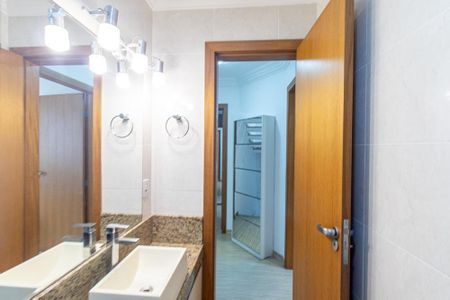 Casa de condomínio para alugar com 140m², 3 quartos e 2 vagasBanheiro Social