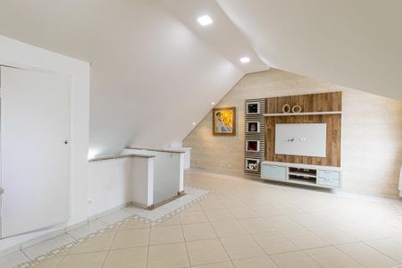 Casa de condomínio para alugar com 140m², 3 quartos e 2 vagasÁtico