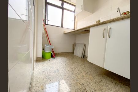 Apartamento à venda com 97m², 3 quartos e 2 vagas Apartamento à venda com 97m², 3 quartos e 2 vagasArera de Serviço
