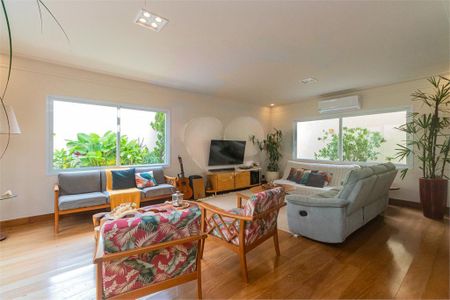 Casa à venda com 3 quartos, 269m² em Jardim Petropolis, São Paulo