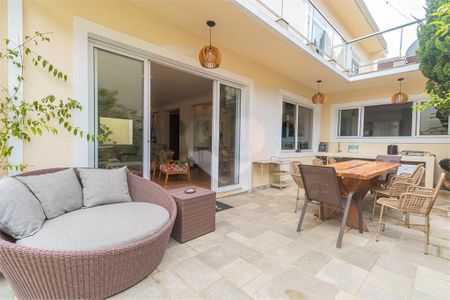 Casa à venda com 269m², 3 quartos e sem vaga