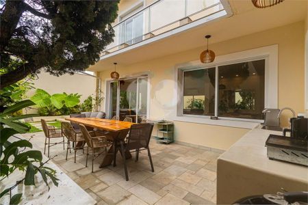 Casa à venda com 269m², 3 quartos e sem vaga