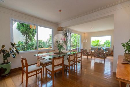 Casa à venda com 269m², 3 quartos e sem vaga