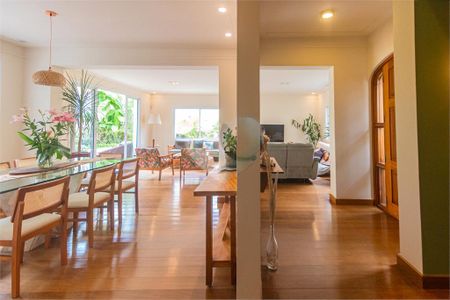 Casa à venda com 269m², 3 quartos e sem vaga