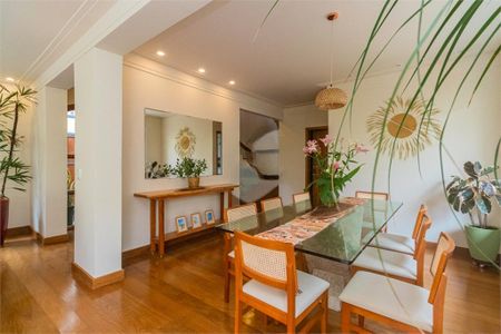 Casa à venda com 3 quartos, 269m² em Jardim Petropolis, São Paulo