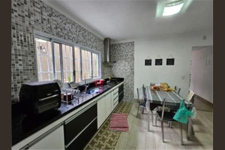 Casa à venda com 242m², 3 quartos e 3 vagas