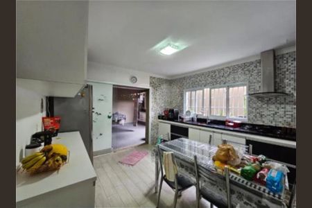 Casa à venda com 242m², 3 quartos e 3 vagas