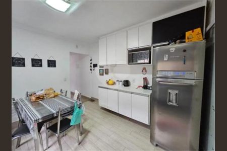 Casa à venda com 242m², 3 quartos e 3 vagas