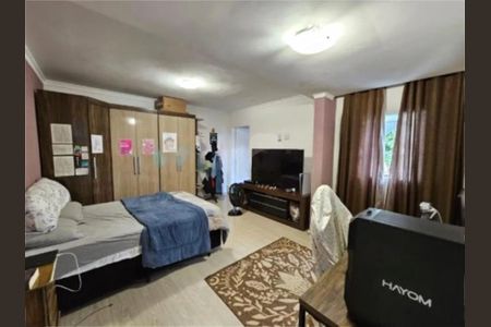 Casa à venda com 242m², 3 quartos e 3 vagas