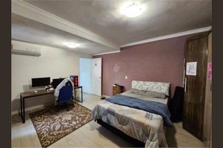 Casa à venda com 242m², 3 quartos e 3 vagas