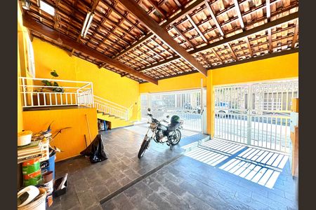 Casa para alugar com 220m², 2 quartos e 2 vagas Casa para alugar com 220m², 2 quartos e 2 vagasGaragem