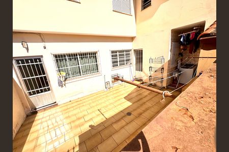 Casa para alugar com 220m², 2 quartos e 2 vagas Casa para alugar com 220m², 2 quartos e 2 vagasEdícula