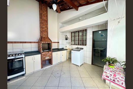 Casa para alugar com 220m², 2 quartos e 2 vagas Casa para alugar com 220m², 2 quartos e 2 vagasÁrea de Serviço