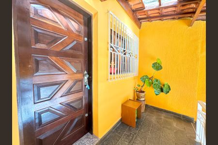 Casa para alugar com 220m², 2 quartos e 2 vagas Casa para alugar com 220m², 2 quartos e 2 vagasGaragem