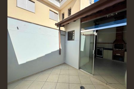 Casa para alugar com 220m², 2 quartos e 2 vagas Casa para alugar com 220m², 2 quartos e 2 vagasquintal