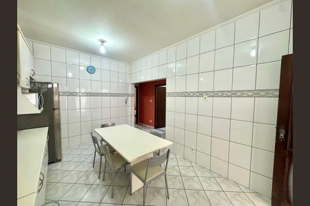 Casa para alugar com 220m², 2 quartos e 2 vagas Casa para alugar com 220m², 2 quartos e 2 vagasCozinha