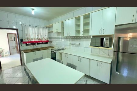 Casa para alugar com 220m², 2 quartos e 2 vagas Casa para alugar com 220m², 2 quartos e 2 vagasCozinha