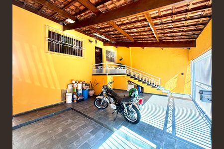 Casa para alugar com 220m², 2 quartos e 2 vagas Casa para alugar com 220m², 2 quartos e 2 vagasGaragem