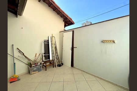 Casa para alugar com 220m², 2 quartos e 2 vagas Casa para alugar com 220m², 2 quartos e 2 vagasquintal
