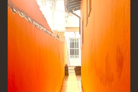 Casa para alugar com 220m², 2 quartos e 2 vagas Casa para alugar com 220m², 2 quartos e 2 vagasCorredor externo