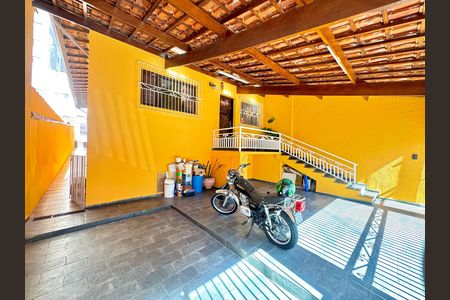 Casa para alugar com 220m², 2 quartos e 2 vagas Casa para alugar com 220m², 2 quartos e 2 vagasGaragem