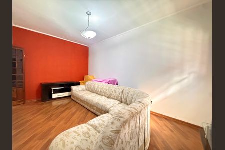 Casa para alugar com 220m², 2 quartos e 2 vagas Casa para alugar com 220m², 2 quartos e 2 vagasSala