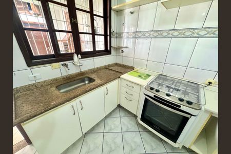 Casa para alugar com 220m², 2 quartos e 2 vagas Casa para alugar com 220m², 2 quartos e 2 vagasCozinha