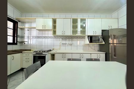 Casa para alugar com 220m², 2 quartos e 2 vagas Casa para alugar com 220m², 2 quartos e 2 vagasCozinha