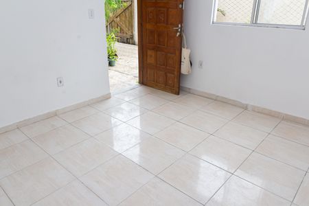 Sala de casa para alugar com 2 quartos, 40m² em Guaratiba, Rio de Janeiro