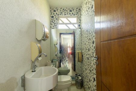 Casa para alugar com 852m², 3 quartos e 1 vaga Casa para alugar com 852m², 3 quartos e 1 vagaBanheiro Social