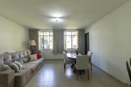 Casa para alugar com 852m², 3 quartos e 1 vaga Casa para alugar com 852m², 3 quartos e 1 vagaSala