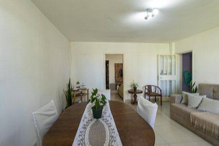 Casa para alugar com 852m², 3 quartos e 1 vaga Casa para alugar com 852m², 3 quartos e 1 vagaSala